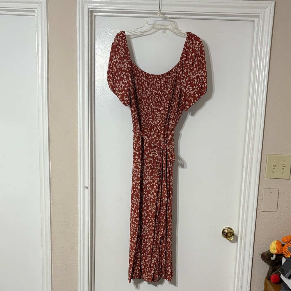 Floral elastic Sleeve/torso Dress in Brown and Cream